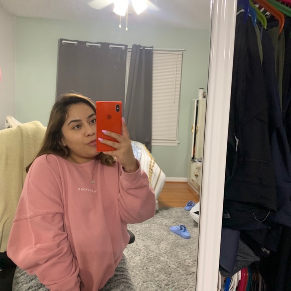 Profile Picture of Mikayla Parral (@mikaylp) on Poshmark