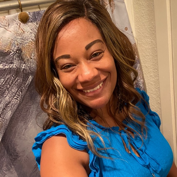 Profile Picture of Santressa Medlock (@santressa82) on Poshmark