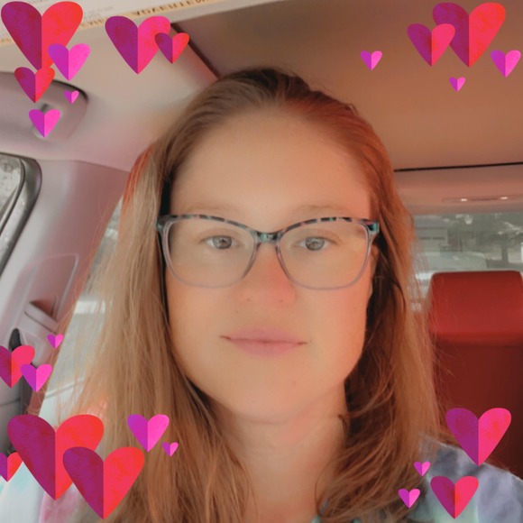 Profile Picture of Dorothy Pyritz (@sillygrrl24) on Poshmark