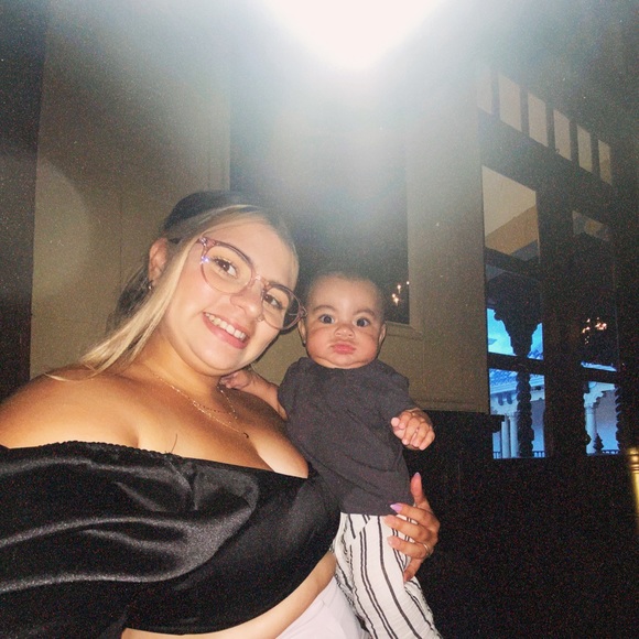 Profile Picture of Itza Gonzalez (@itzamarie2016) on Poshmark