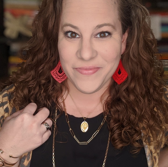 Profile Picture of Christa Castoldi (@christacastoldi) on Poshmark