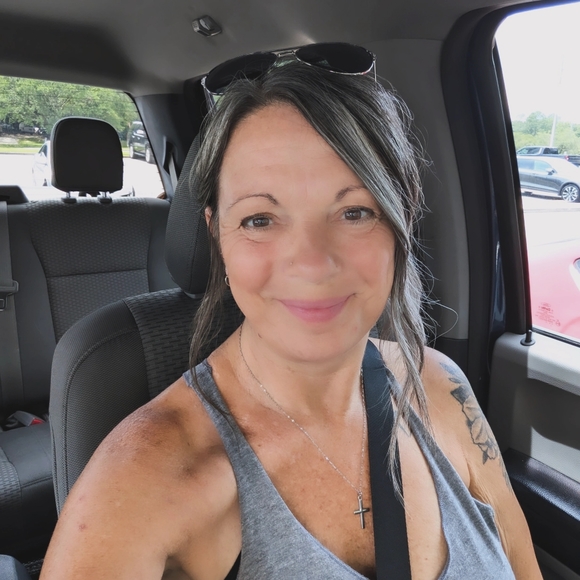 Profile Picture of Sherry Buetow (@smbuetow67) on Poshmark