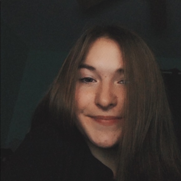 Profile Picture of Kateria Valukevich (@kateriav) on Poshmark
