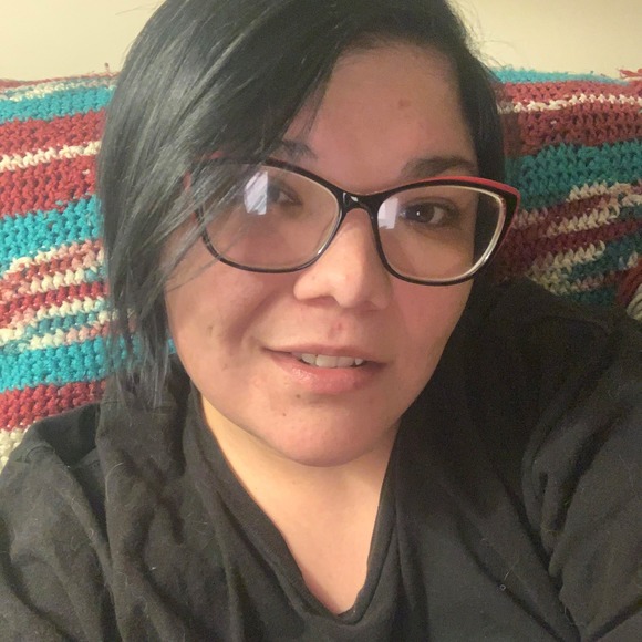Profile Picture of Gretchen Lockerman (@cheshire89) on Poshmark