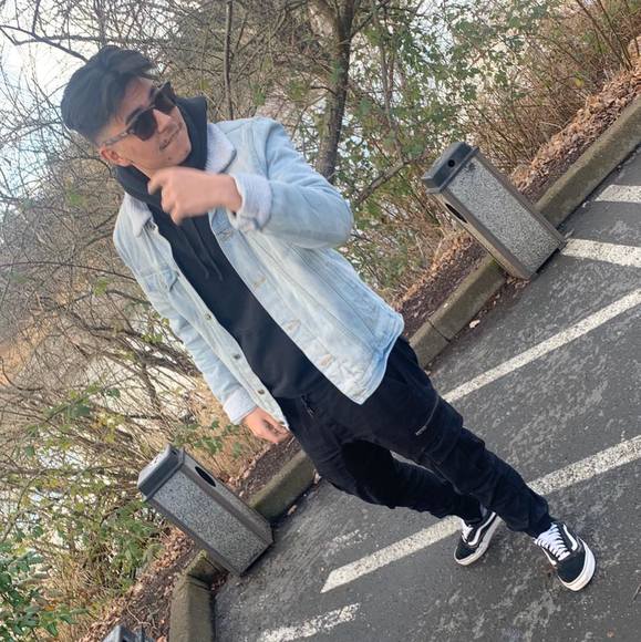 Profile Picture of David Smyth (@davidsmyth) on Poshmark