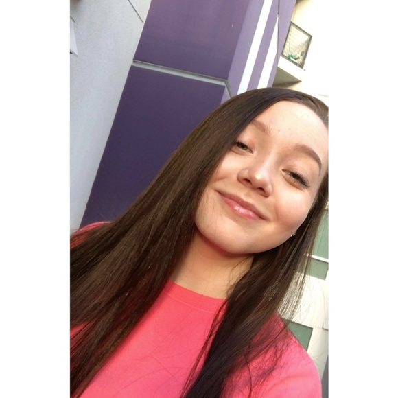 Profile Picture of Claire Carlsen (@claire_carlsen) on Poshmark