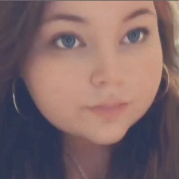 Profile Picture of Alexis Swezey (@alexisswezey) on Poshmark