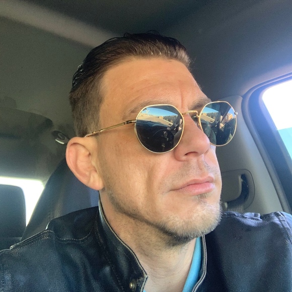 Profile Picture of Solarise Solar (@pittmandylan99) on Poshmark