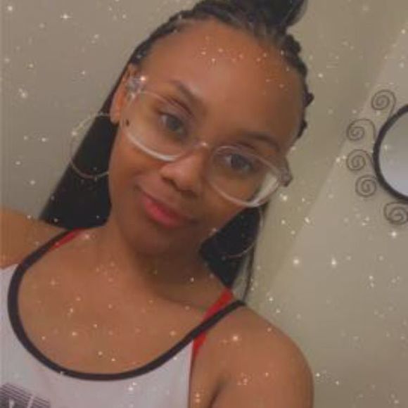 Profile Picture of Brittany Anderson (@barberanderson) on Poshmark