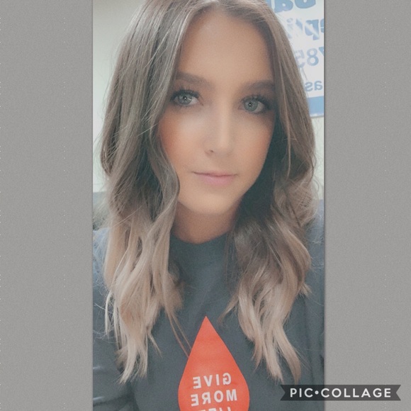 Profile Picture of Calle Leister (@moose_23) on Poshmark