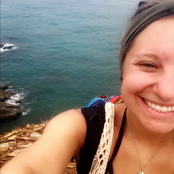 Profile Picture of Carlee Ciaffone (@carleeantonia) on Poshmark