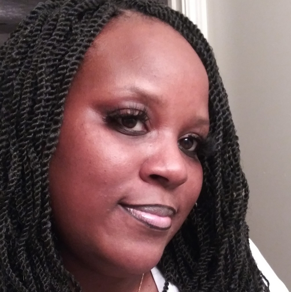 Profile Picture of Selena Grider (@puffee) on Poshmark