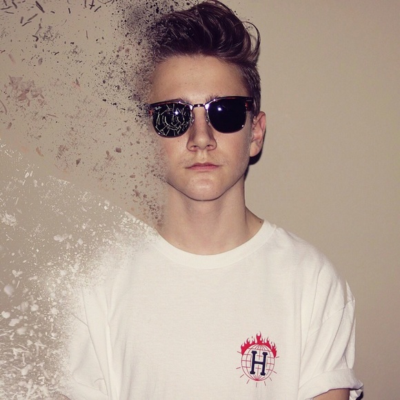 Profile Picture of Mitch Wagner (@mitch_wagner) on Poshmark