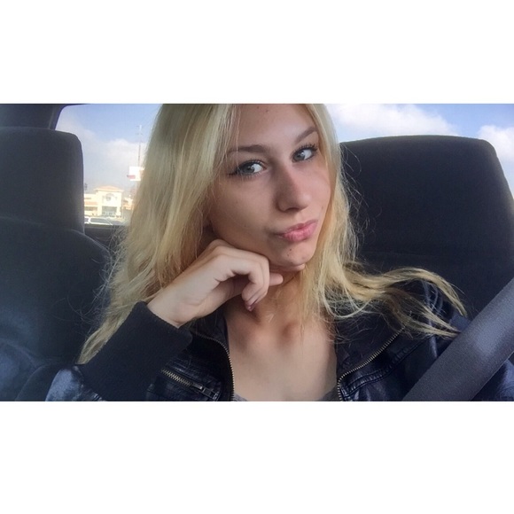 Profile Picture of Briana Swartz (@brianaswartz) on Poshmark