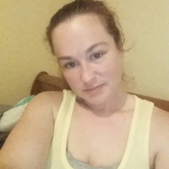 Profile Picture of Renee Butler (@reneeleann1980) on Poshmark