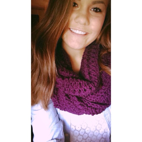 Profile Picture of Kyleigh Melhorn (@kyleighmelhorn) on Poshmark