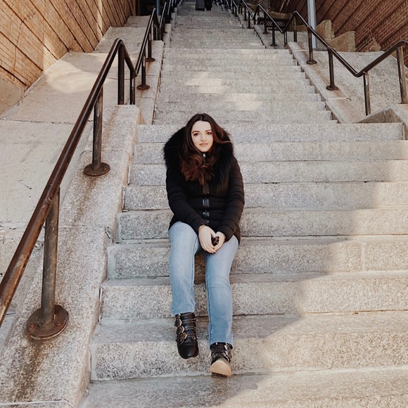 Profile Picture of Carla Cosma (@carlacosma94) on Poshmark