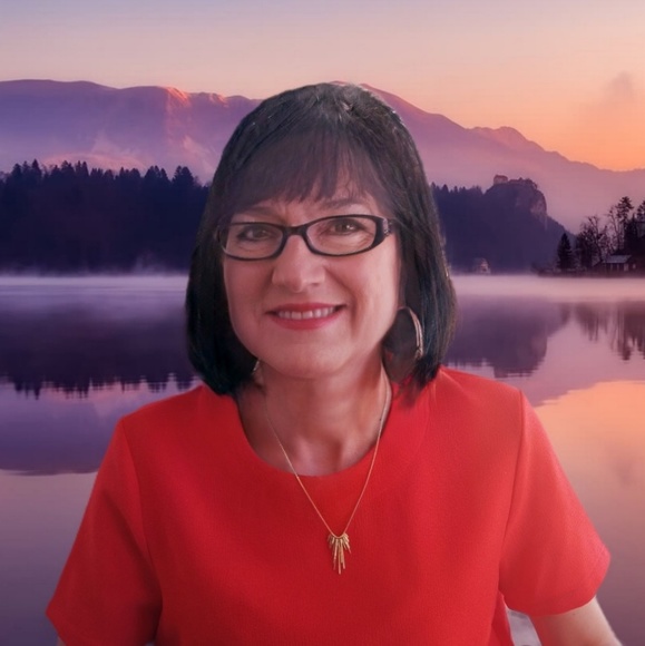 Profile Picture of Marine Mikayelyan (@mmikayelyan) on Poshmark