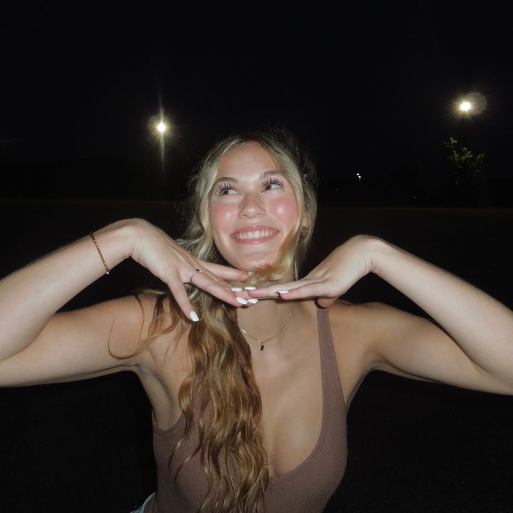 Profile Picture of claire lillie barlow (@clairebarl) on Tiktok