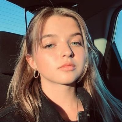 Profile Picture of Ana Julia (@SrtPugliese) on Twitter