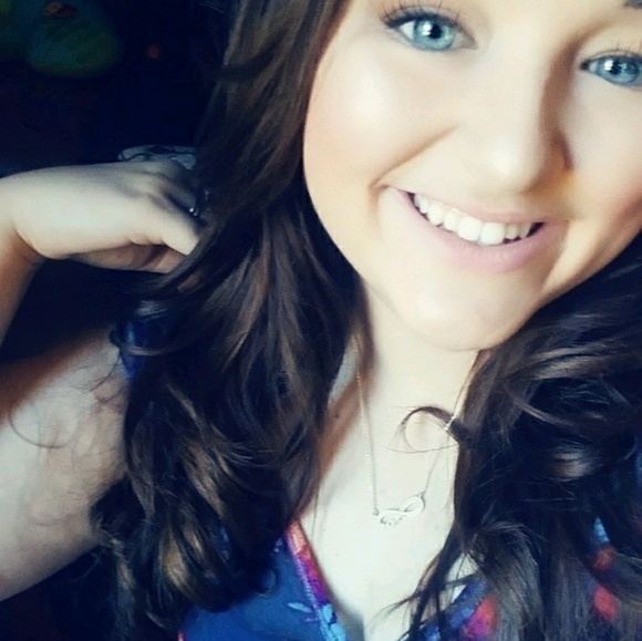 Profile Picture of Carlie Parker (@parker_006) on Poshmark