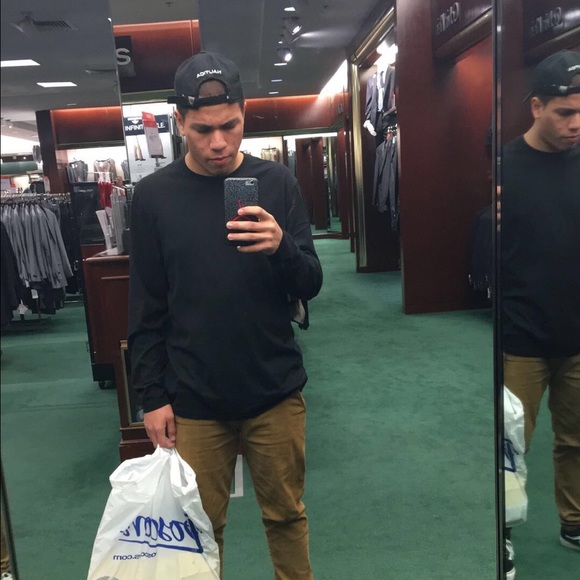 Profile Picture of Omar Velez (@yadihel14) on Poshmark