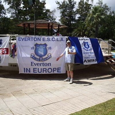 Profile Picture of Brian Rowlands (@sumbluenoze) on Twitter