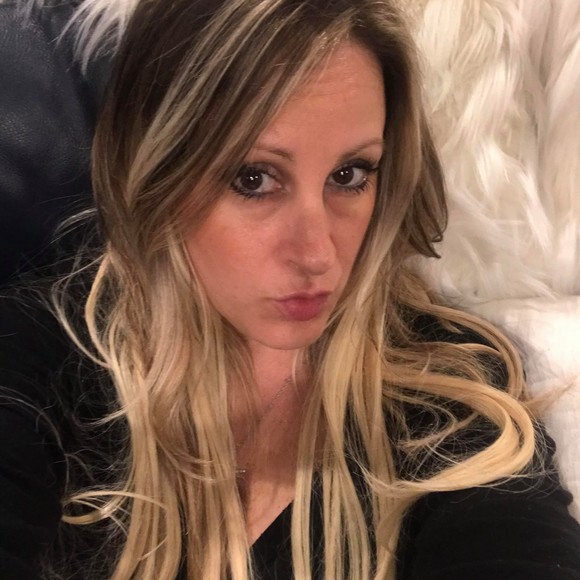 Profile Picture of Lisa Michaels coakley (@luvmyboxer2) on Poshmark