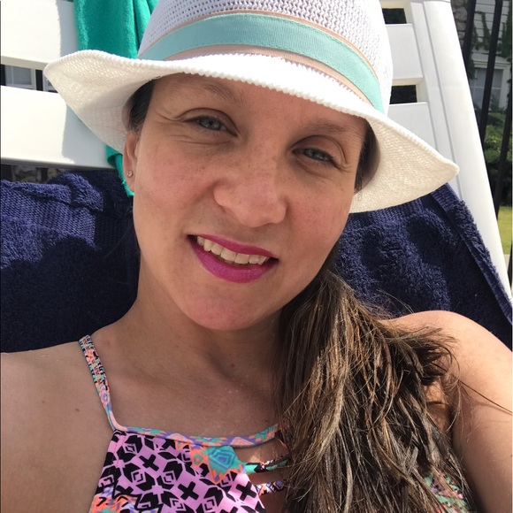 Christina Vanhooser - Poshmark Profile Picture of Christina Vanhooser (@christinasouth) on Poshmark