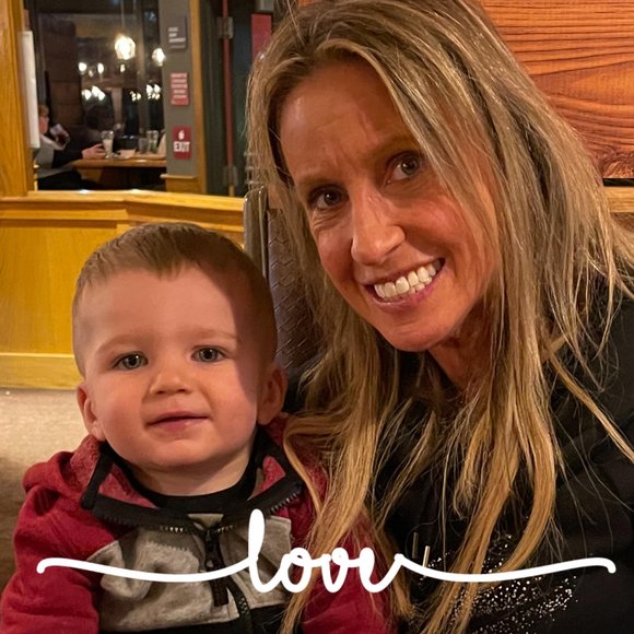 Profile Picture of Lisa Fonas (@lfonas) on Poshmark