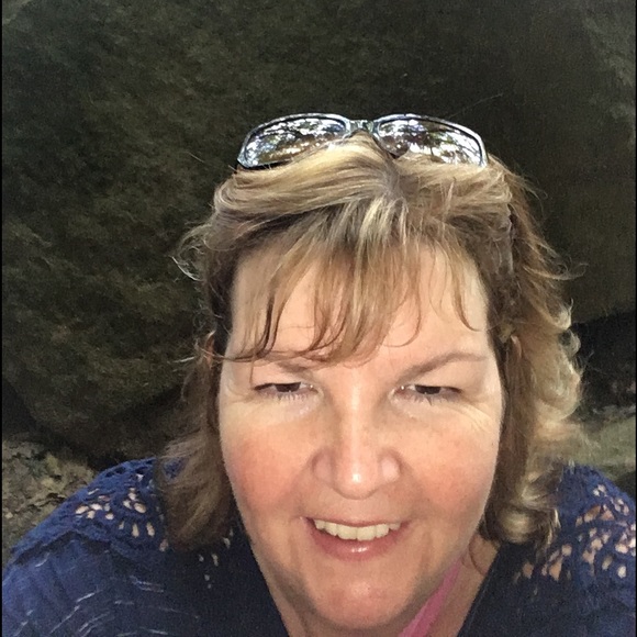 Profile Picture of Dianna Adamczak (@dadamczak) on Poshmark