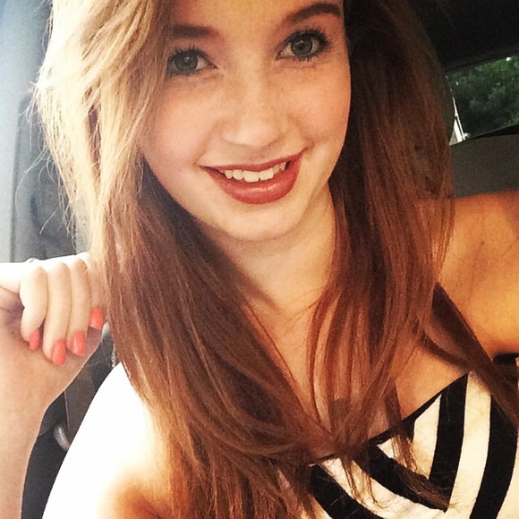 Profile Picture of Danielle Delloiacono (@danielle9271) on Poshmark