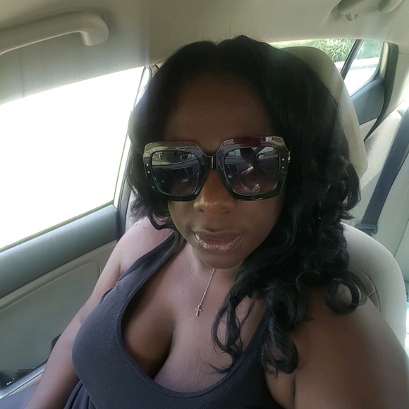 Profile Picture of Myrna Martin (@myrna_martin) on Poshmark