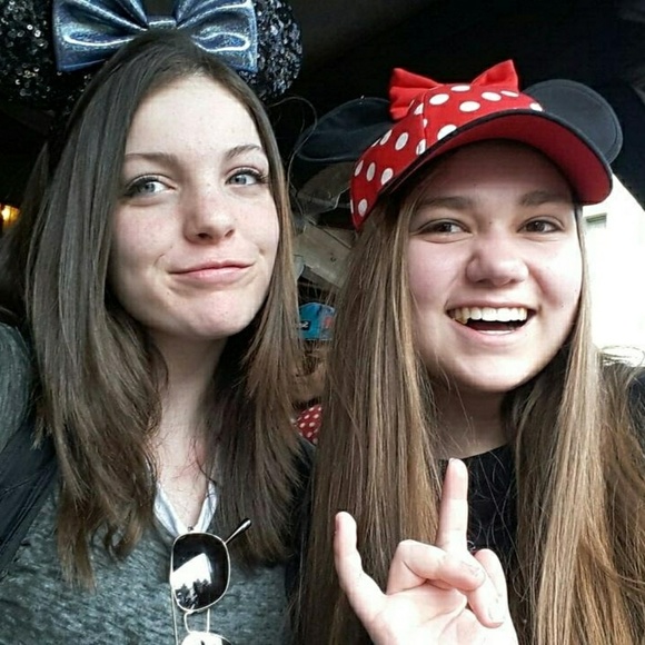 Profile Picture of Nickelle Blanton (@nickelleb) on Poshmark