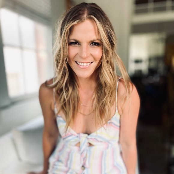 Profile Picture of Carrie Licciardi (@carrielicciardi) on Poshmark