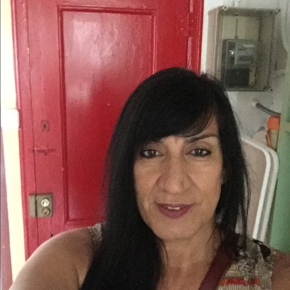 Profile Picture of Debbie Santiago (@25forever1) on Poshmark