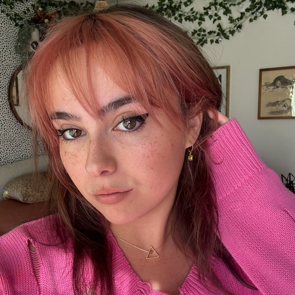 Profile Picture of Sophie Braunstein (@sophiemarieb) on Poshmark