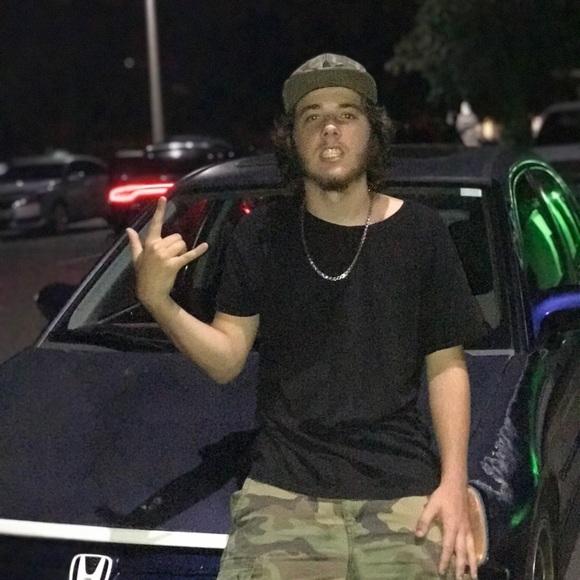 Profile Picture of Devin Lawrence (@devinisdope150) on Poshmark