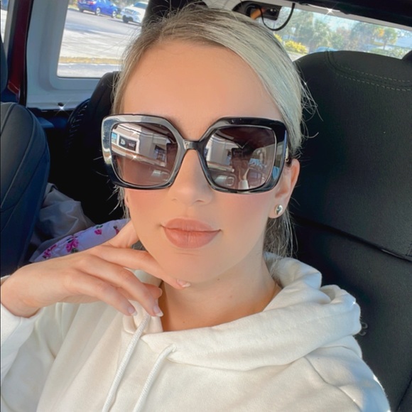 Profile Picture of Idalys Llanes (@idalysllanes) on Poshmark