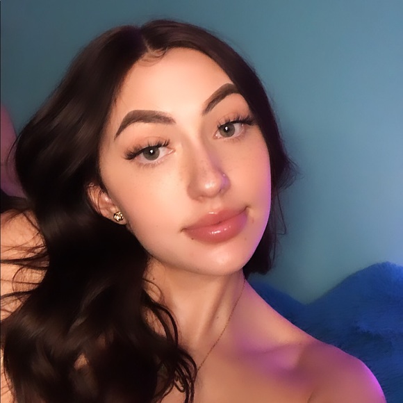 Profile Picture of Jazalynn Decino (@jazalynn1) on Poshmark
