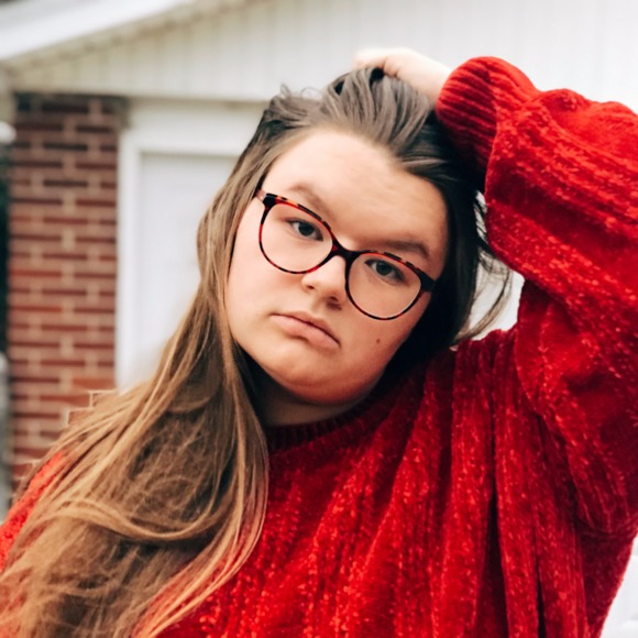 Profile Picture of Courtney Maloney (@courtneymalo515) on Poshmark