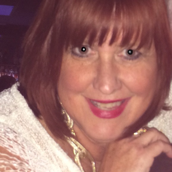 Profile Picture of Lisa Elman (@lisabling44) on Poshmark
