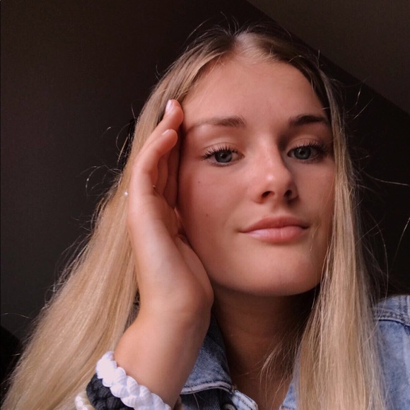 Profile Picture of Juliane Perreault (@jupero) on Poshmark