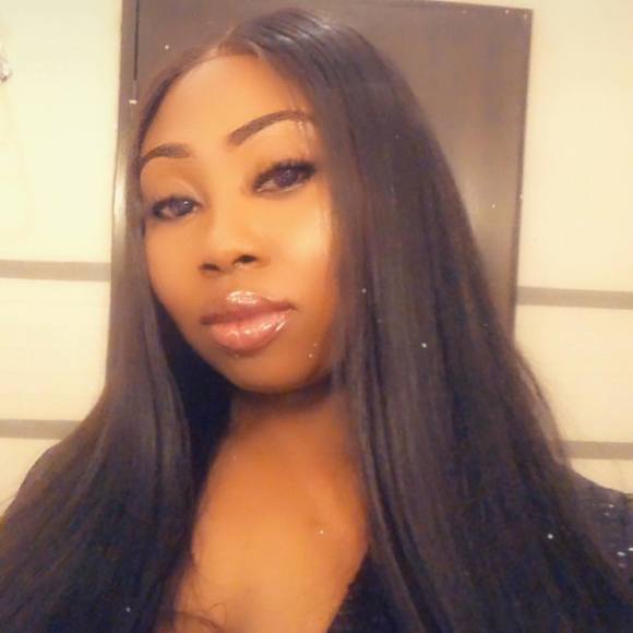 Profile Picture of Chomi Onodugo (@conodugo) on Poshmark
