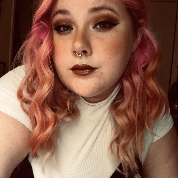 Profile Picture of Torey Worley (@toreyworley) on Poshmark