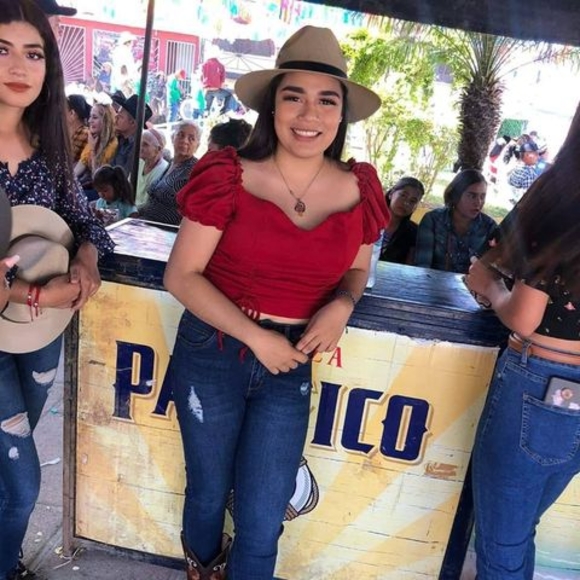 Profile Picture of Yaneth Tarula (@tgyo_18) on Poshmark