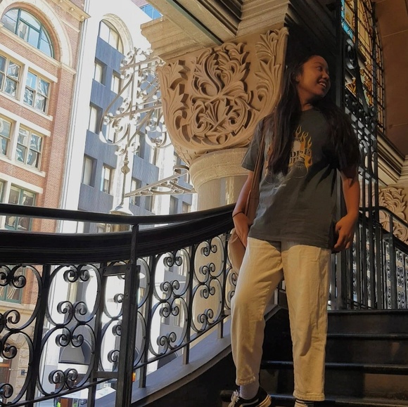 Profile Picture of Alayne Blanas (@alayneblanas) on Poshmark