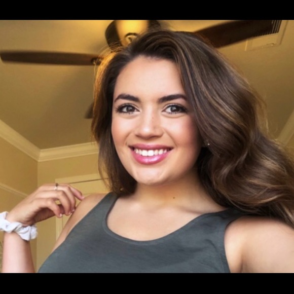 Allison Nunes - Poshmark Profile Picture of Allison Nunes (@aanunes) on Poshmark