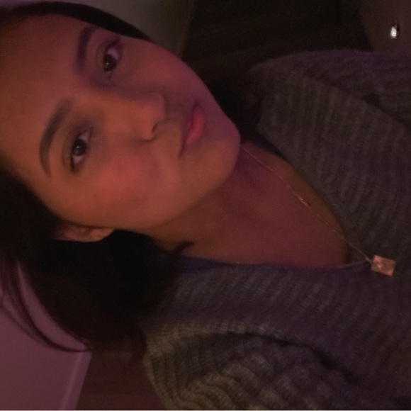 Profile Picture of Daniella Alvarez (@lluccy1) on Poshmark