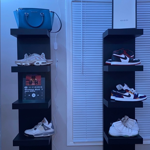 Profile Picture of Loren Strouble (@lorenstrouble) on Poshmark